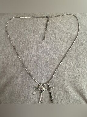 Skull Key Crosses Charm Necklace in Gunmetal